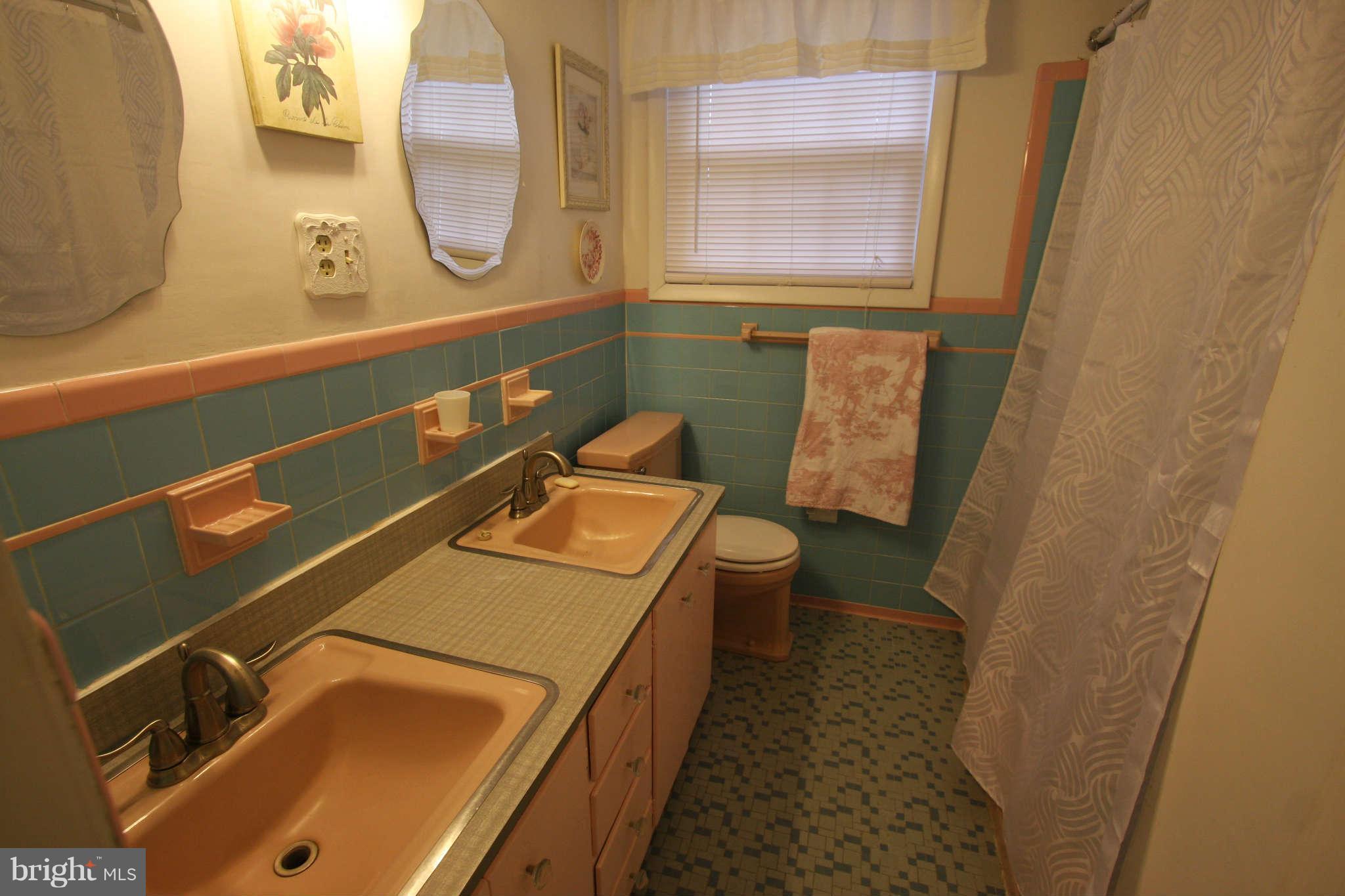 404 Hannes Street Silver Spring, MD 20901 - Photo 9 of 22 Bath