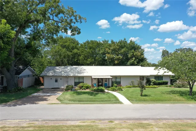 $370,000 | 403 North Hall Street, Fairfield, TX 75840