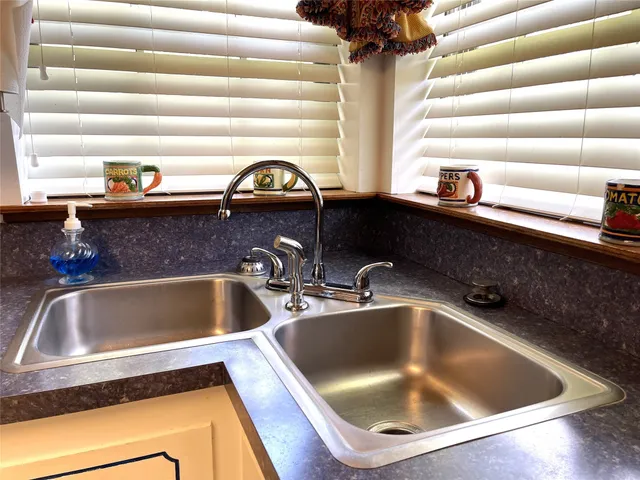 $370,000 | 403 North Hall Street, Fairfield, TX 75840