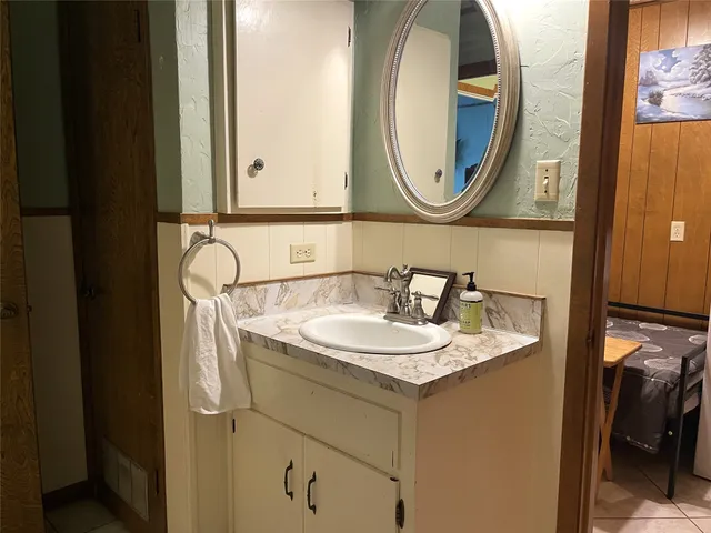 $370,000 | 403 North Hall Street, Fairfield, TX 75840