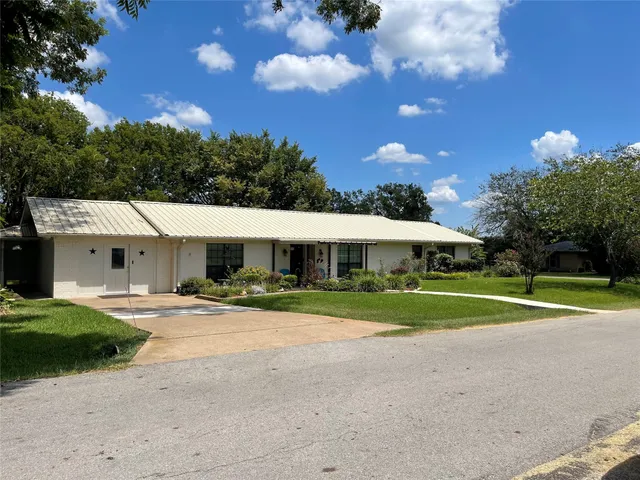 $370,000 | 403 North Hall Street, Fairfield, TX 75840