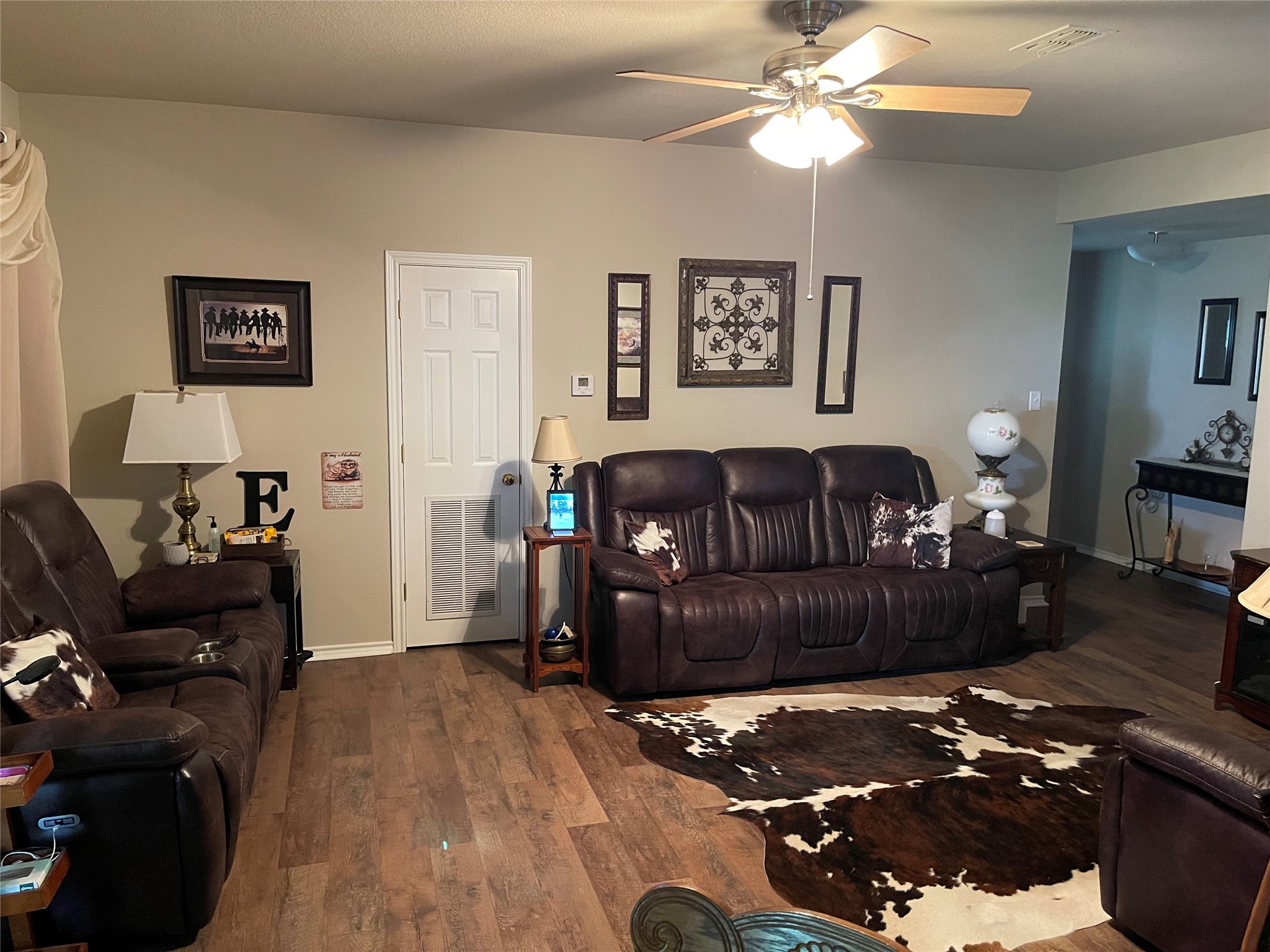 403 North Hall Street Fairfield, TX 75840 - Photo 32 of 45 a living room with furniture and a couch