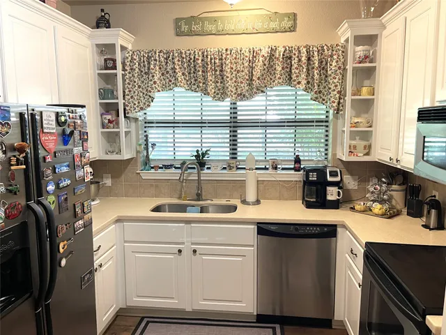 $370,000 | 403 North Hall Street, Fairfield, TX 75840