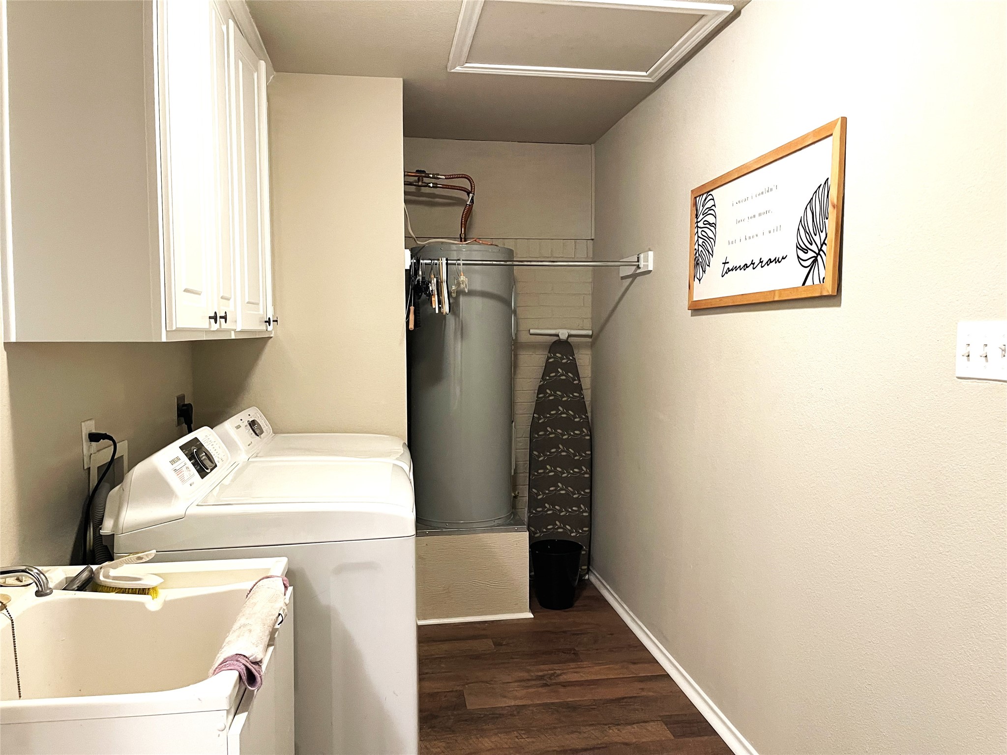 403 North Hall Street Fairfield, TX 75840 - Photo 42 of 45 a utility room with dryer and washer