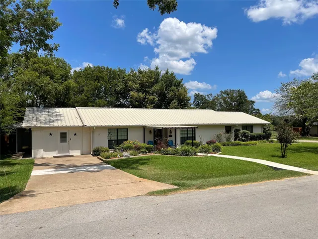 $370,000 | 403 North Hall Street, Fairfield, TX 75840