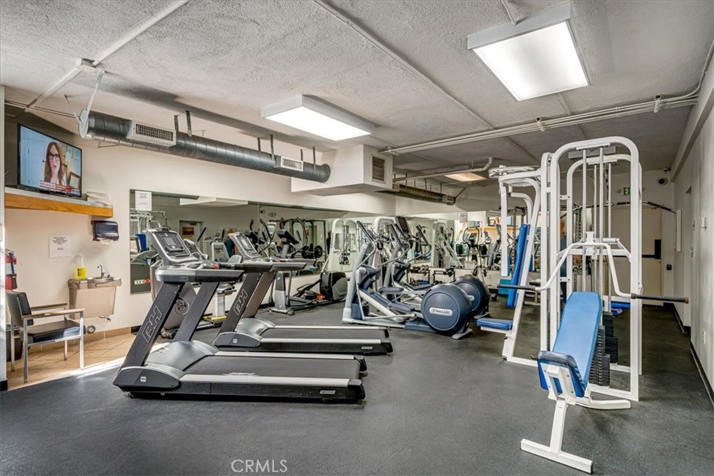 8180 Manitoba Street, Unit 302 Playa del Rey, CA 90293 - Photo 24 of 31 a view of a room with gym equipment