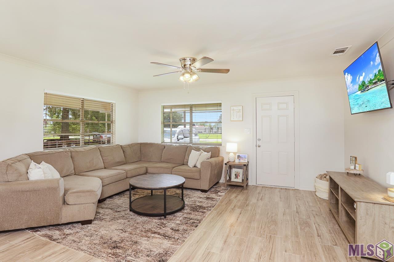 40490 Barden Road Gonzales, LA 70737 - Photo 4 of 18 Gallery Image 4
