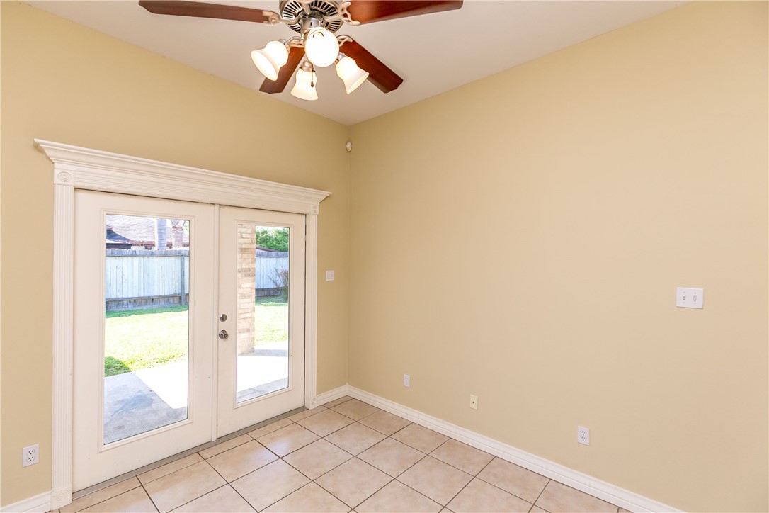 8209 Tango Circle Corpus Christi, TX 78414 - Photo 19 of 28 a view of an empty room and window