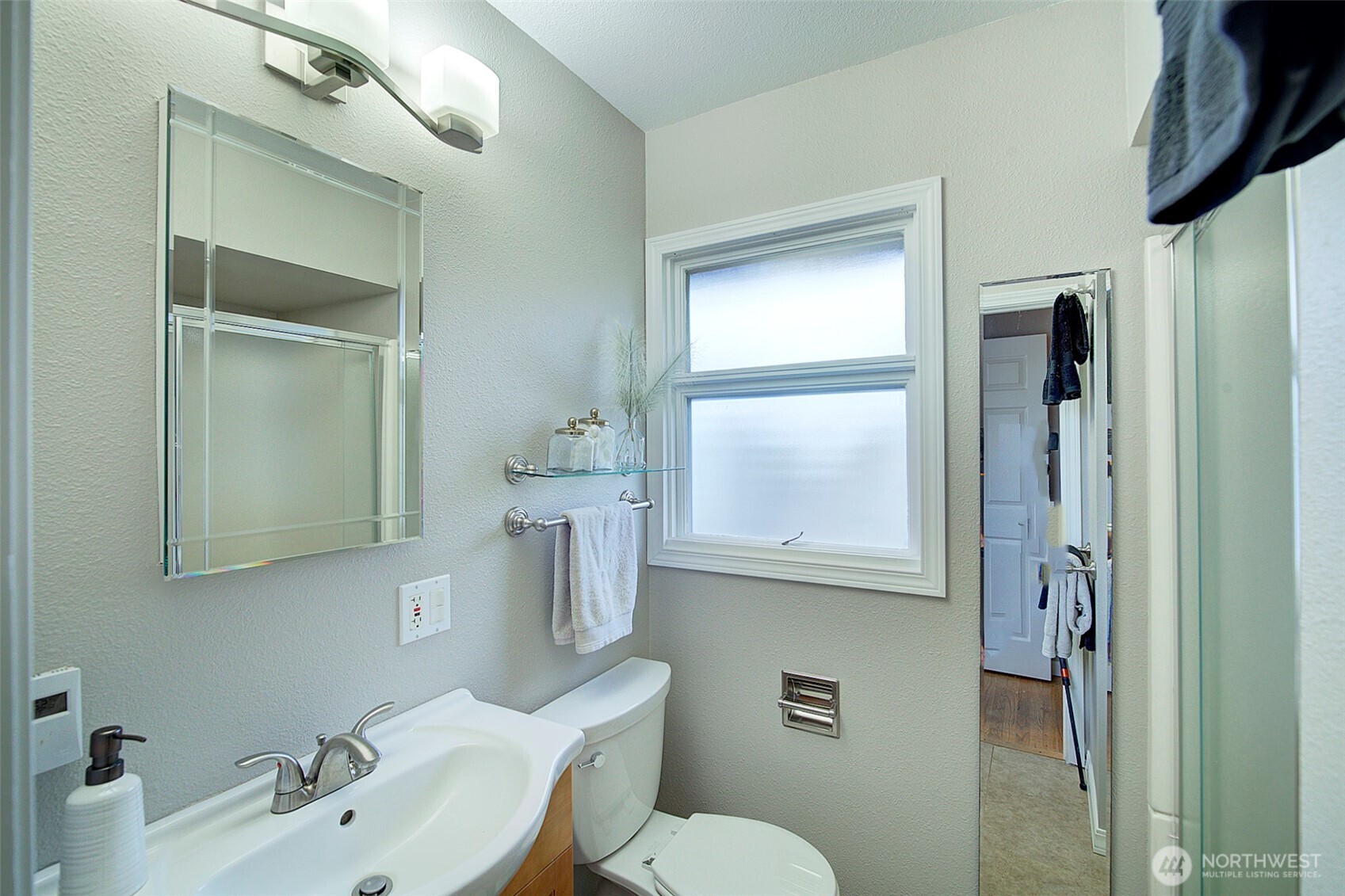 15023 Simonds Road Northeast Kenmore, WA 98028 - Photo 18 of 26