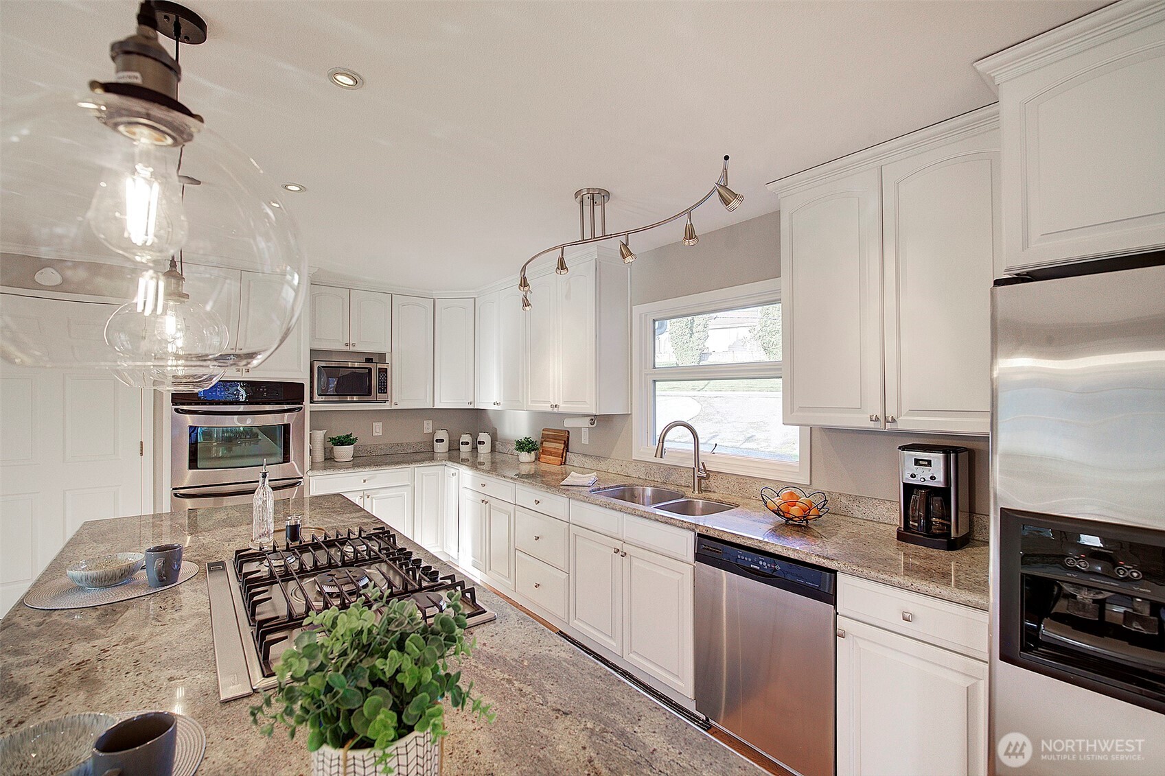 15023 Simonds Road Northeast Kenmore, WA 98028 - Photo 8 of 26