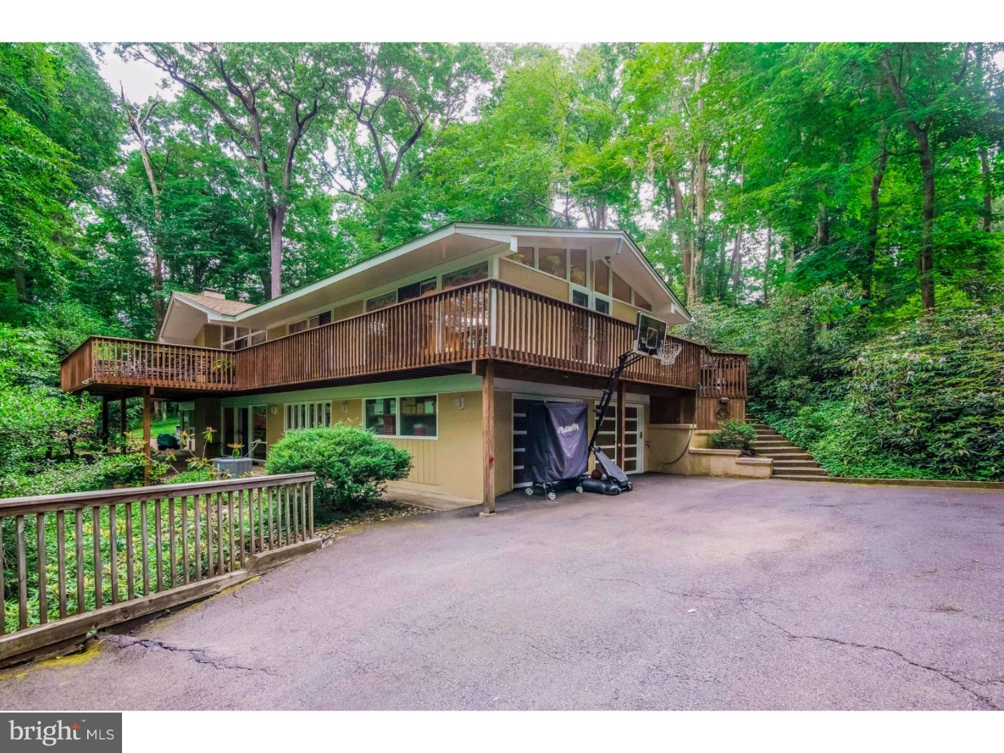 965 Dale Road Jenkintown, PA 19046 - Photo 24 of 25 Driveway