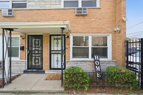 $200,000 | 6950 South Cregier Avenue, Unit I, Chicago, IL 60649