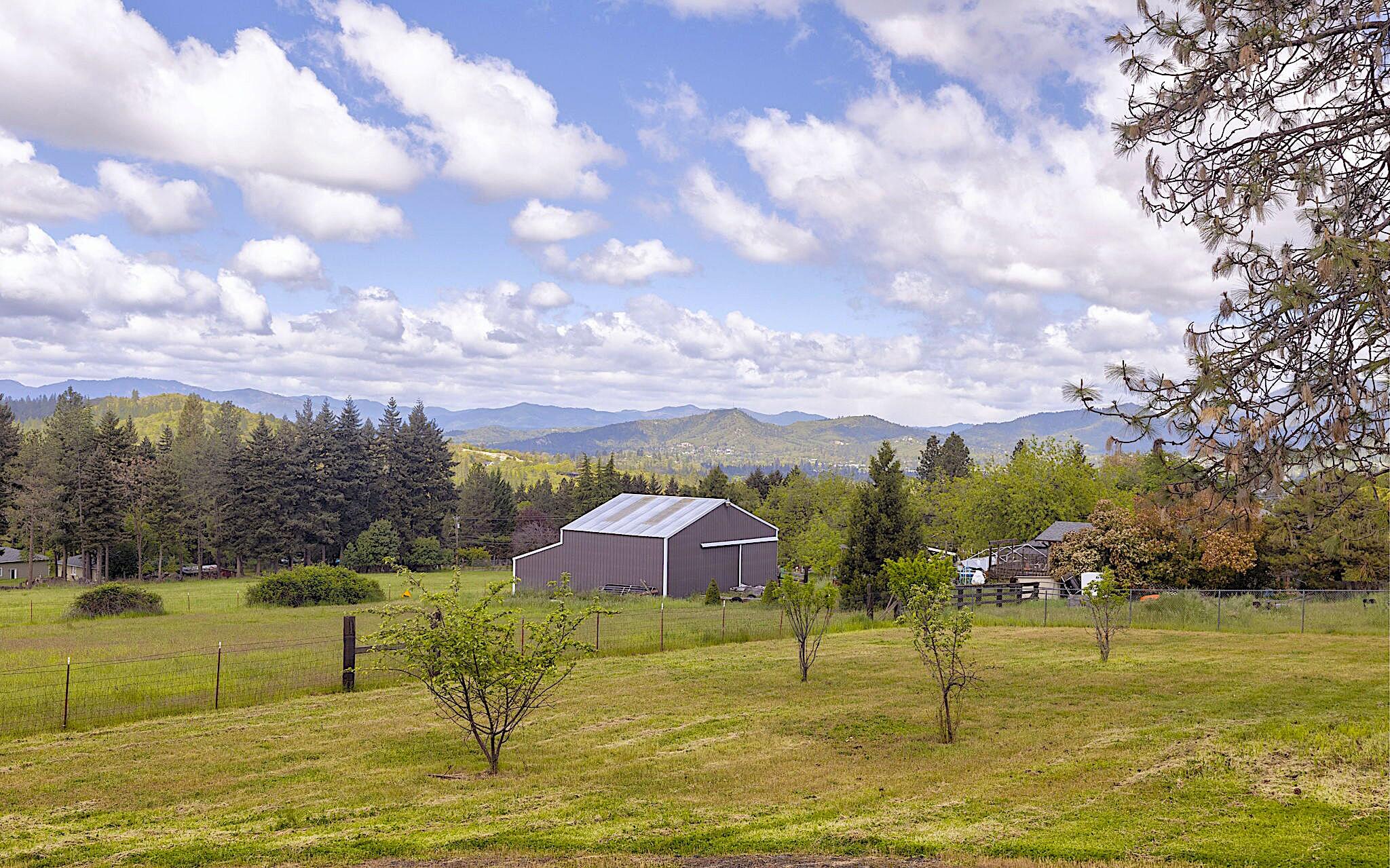 587 Summit Loop Grants Pass, OR 97527 - Photo 9 of 59 5-web-or-mls-587-summit-loop