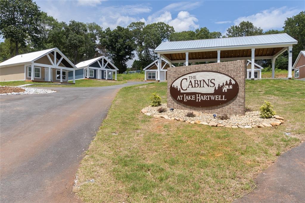 1027 Smyzer Road Townville, SC 29689 - Photo 3 of 15