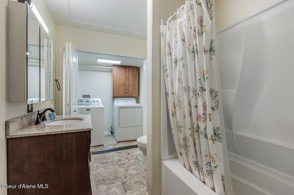 1515 6th Street Coeur D'Alene, ID 83814 - Photo 20 of 53 Main Level Bathroom/Laundry