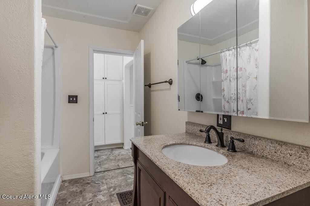 1515 6th Street Coeur D'Alene, ID 83814 - Photo 22 of 53 Main Level Bathroom/Laundry