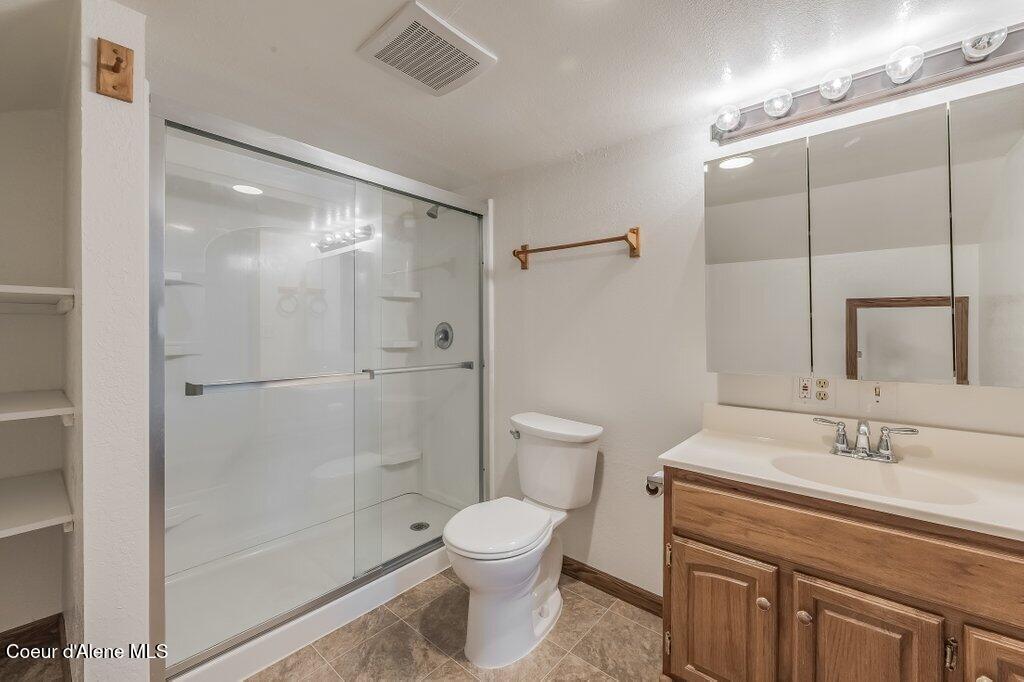 1515 6th Street Coeur D'Alene, ID 83814 - Photo 38 of 53 Upper Level Full Bathroom