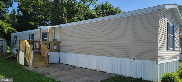 a view of a back yard of the house