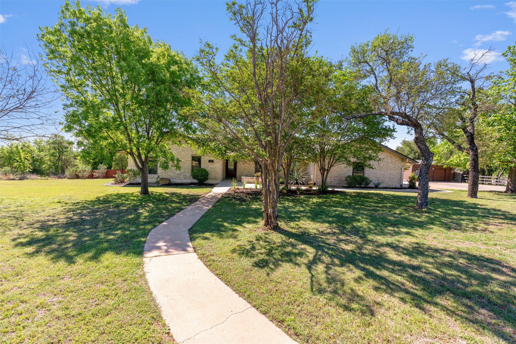 404 Skyline Road Georgetown, TX 78628 - Photo 2 of 40