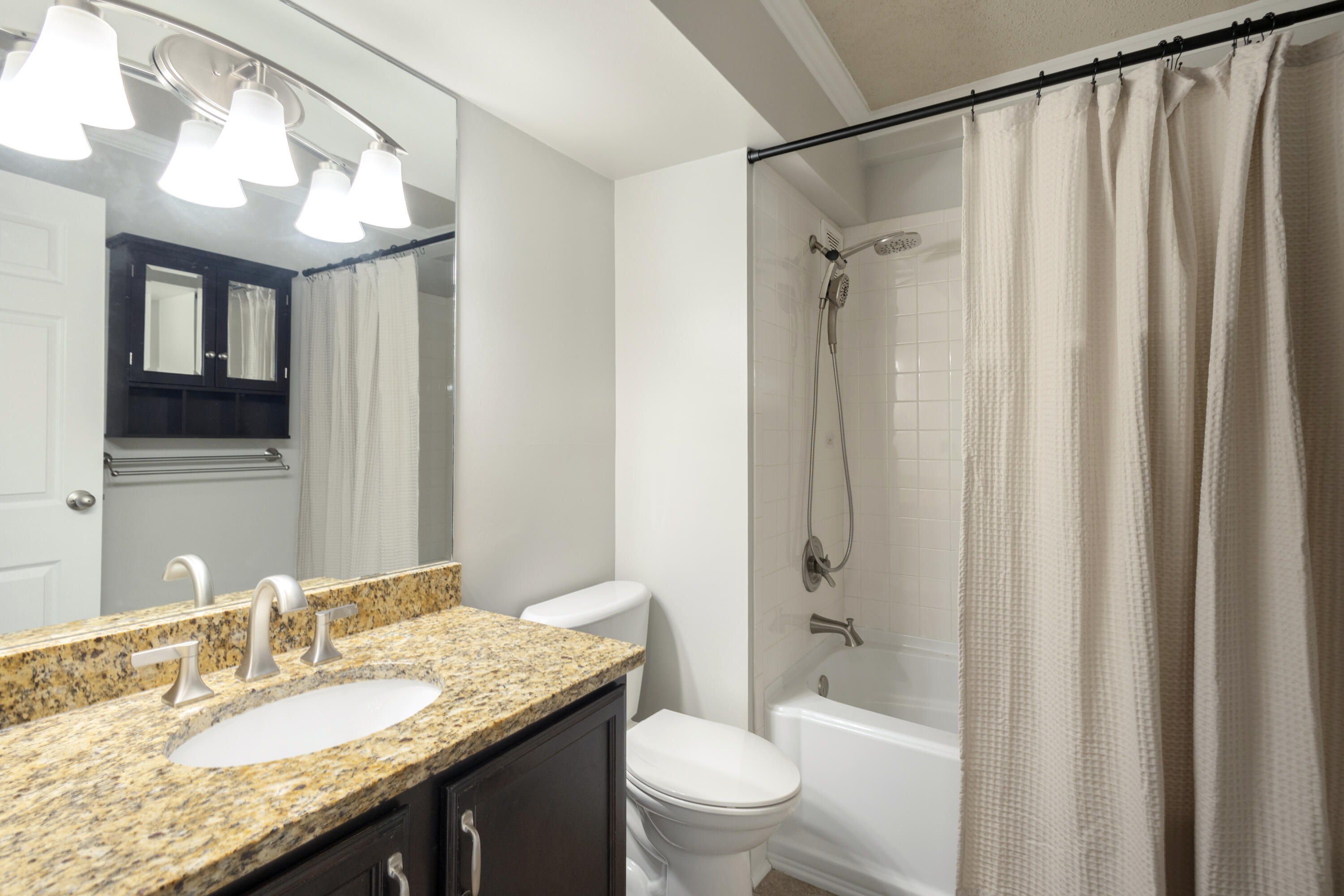 1131 Stringers Ridge Road, Unit 9J Chattanooga, TN 37405 - Photo 21 of 47 Hall/2nd Bath