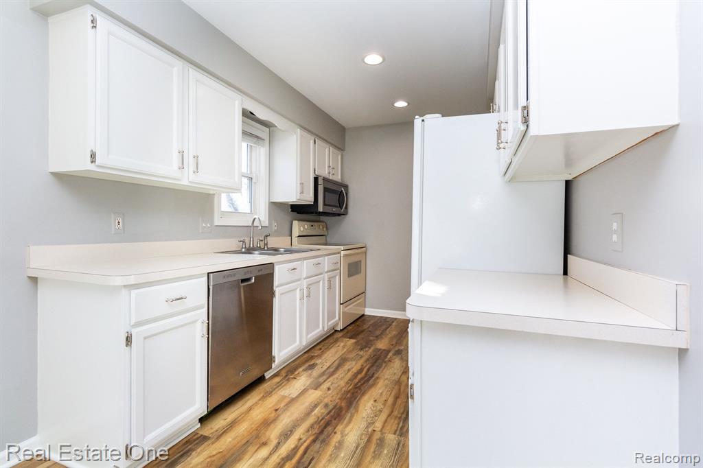 1356 Miller Road Lake Orion, MI 48362 - Photo 12 of 33