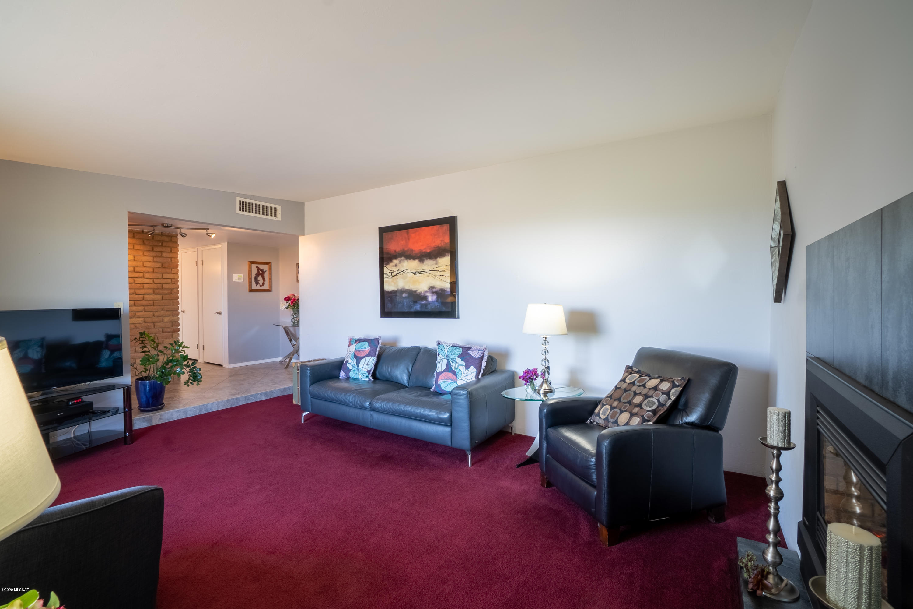 1040 West Roller Coaster Road Tucson, AZ 85704 - Photo 4 of 46 Gallery Image 4
