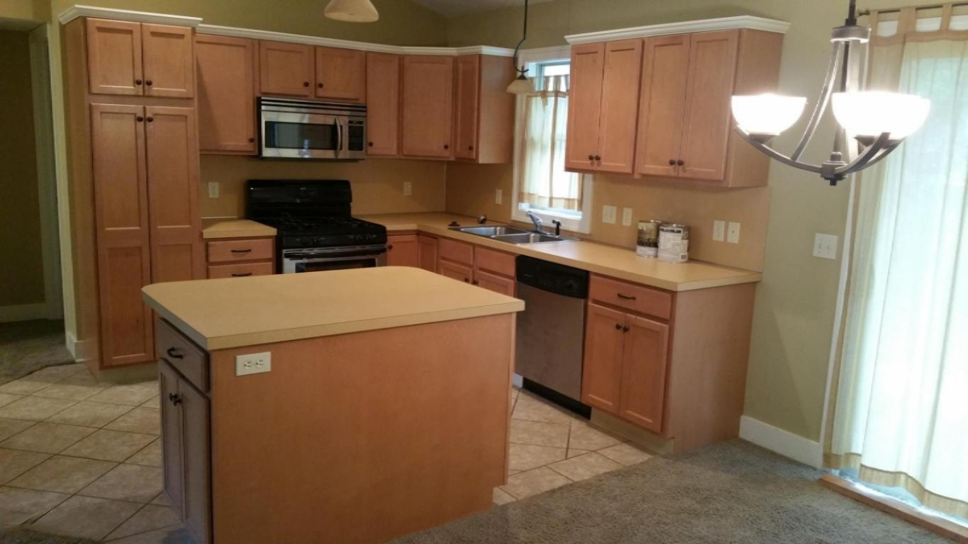 914 Bowes Road, Unit 2 Lowell, MI 49331 - Photo 2 of 10 914 Kitchen