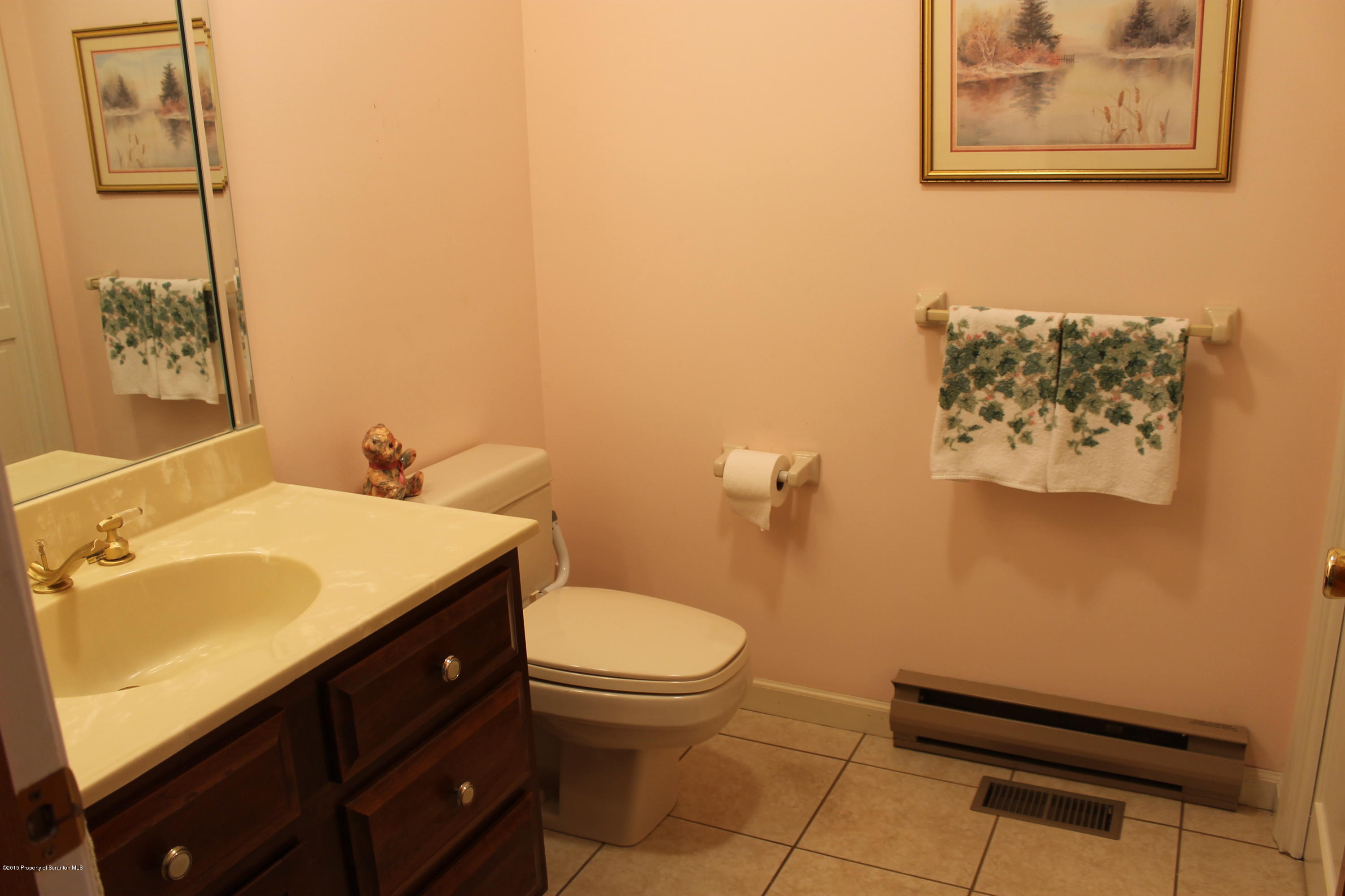 1304 Oakmont Road Clarks Summit, PA 18411 - Photo 10 of 28 Gallery Image 10