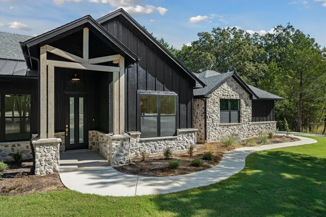 a view of a house with entertaining space