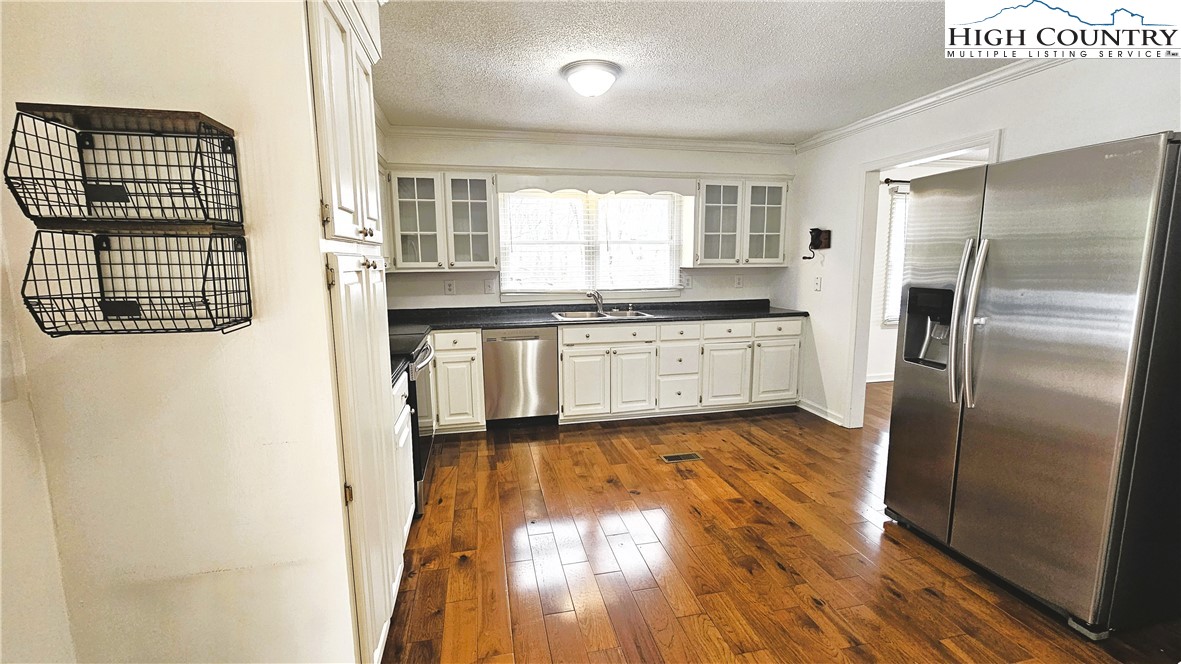 146 Grandpas Farm Road Fleetwood, NC 28626 - Photo 15 of 40