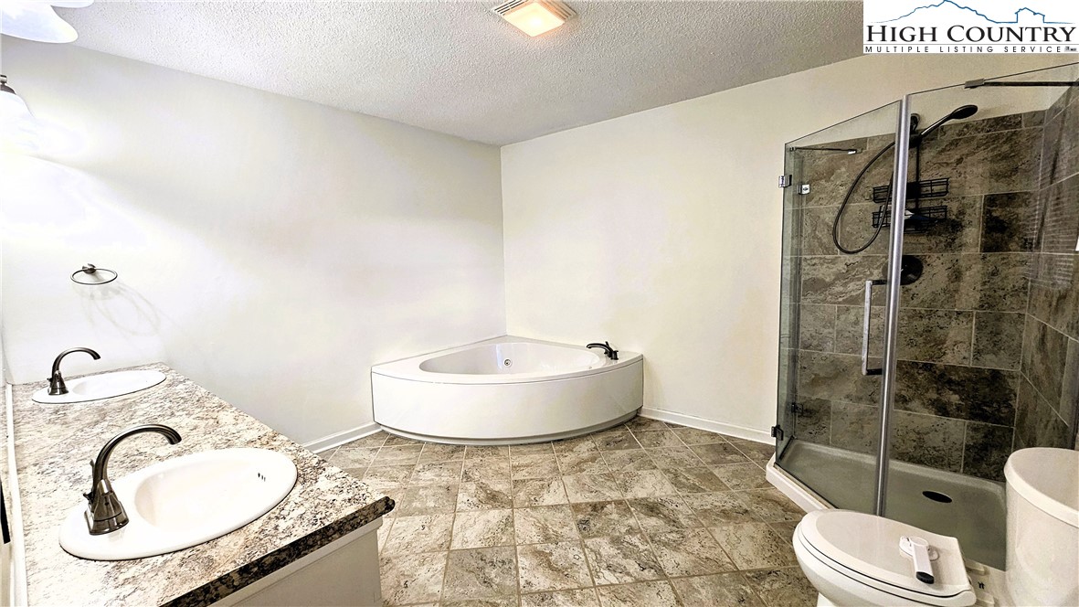 146 Grandpas Farm Road Fleetwood, NC 28626 - Photo 27 of 40