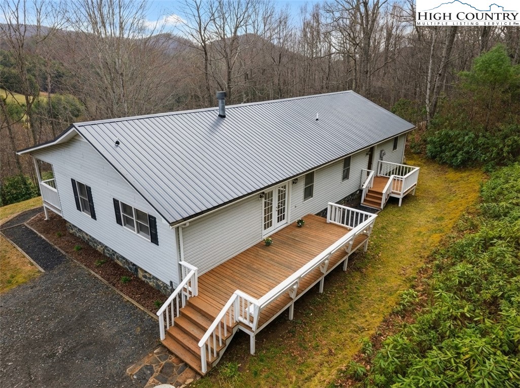 146 Grandpas Farm Road Fleetwood, NC 28626 - Photo 3 of 40