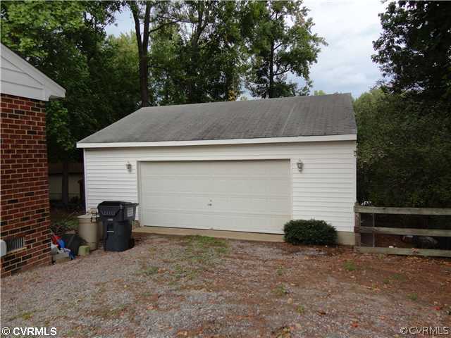 2941 Delfin Road Midlothian, VA 23112 - Photo 8 of 10 Parking Lot/Garage