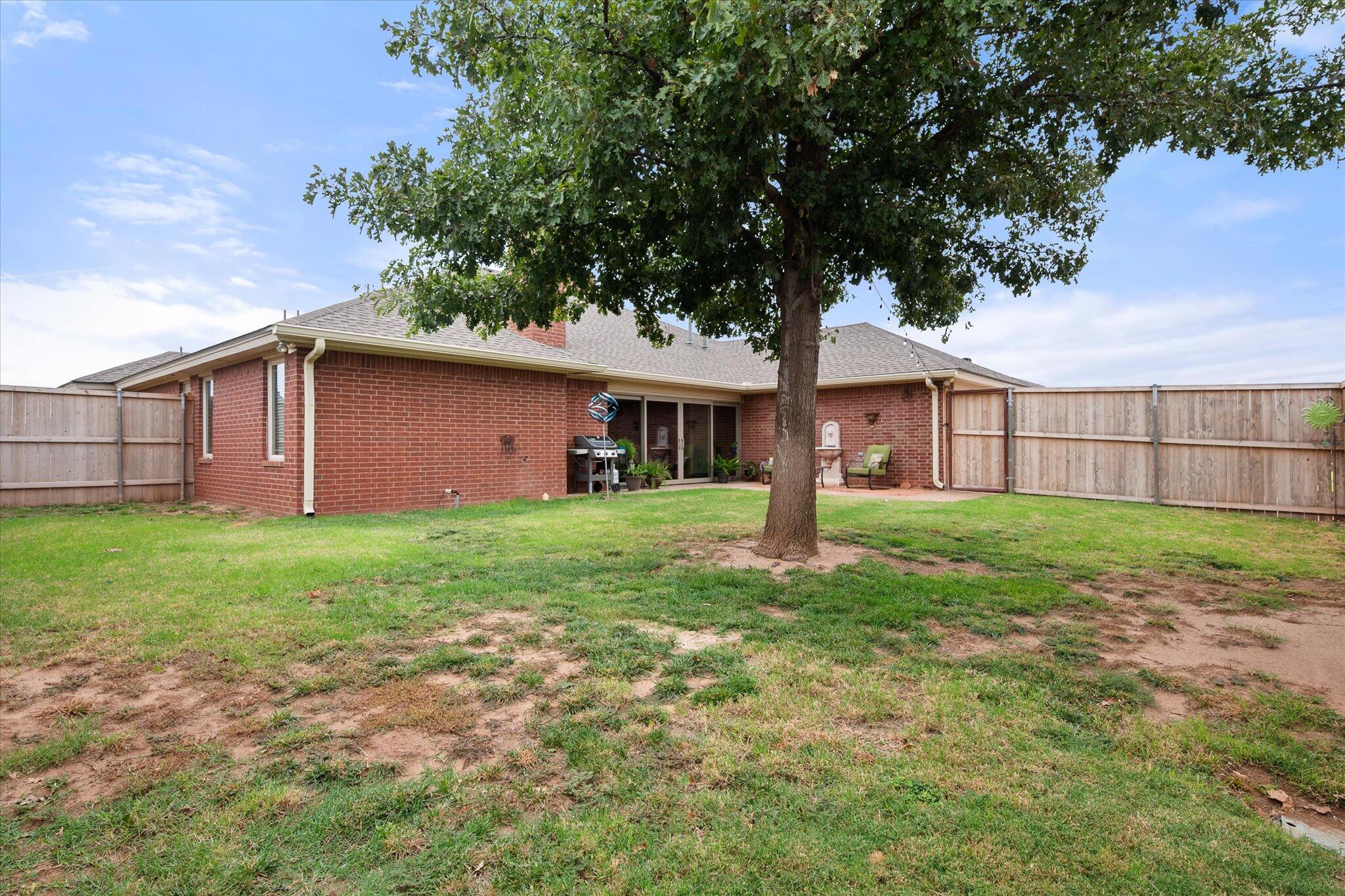 5908 110th Street Lubbock, TX 79424 - Photo 31 of 31 a front view of house with backyard and green space