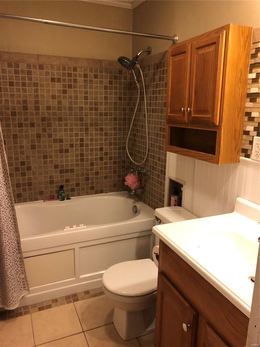 606 Madison Street Kane, IL 62054 - Photo 11 of 45