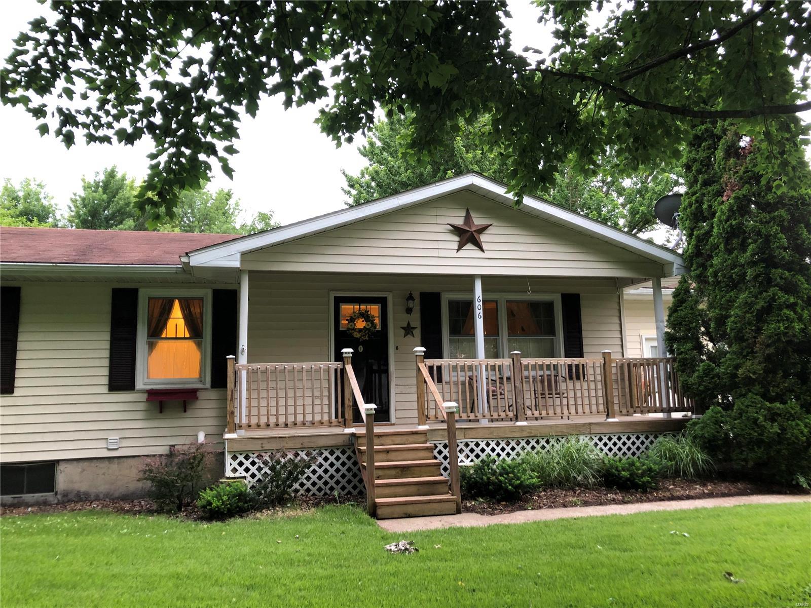 606 Madison Street Kane, IL 62054 - Photo 3 of 45