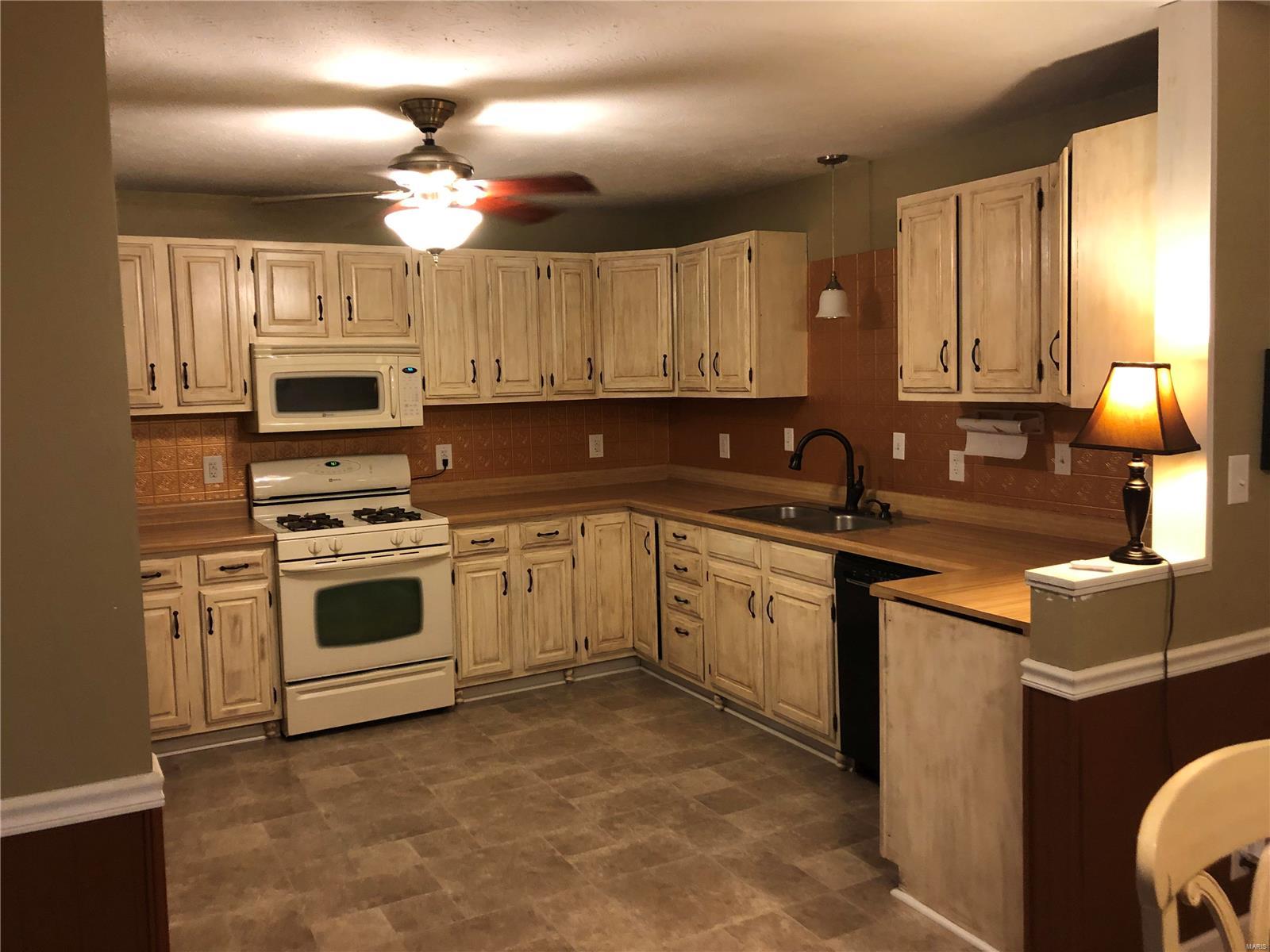 606 Madison Street Kane, IL 62054 - Photo 22 of 45