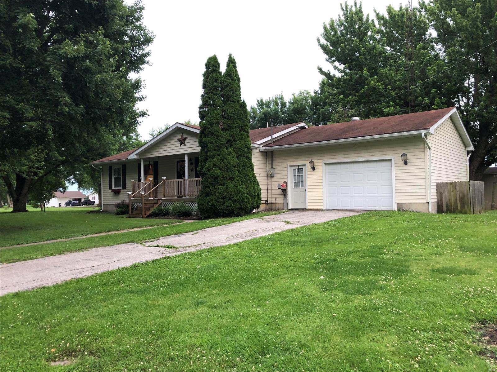 606 Madison Street Kane, IL 62054 - Photo 4 of 45