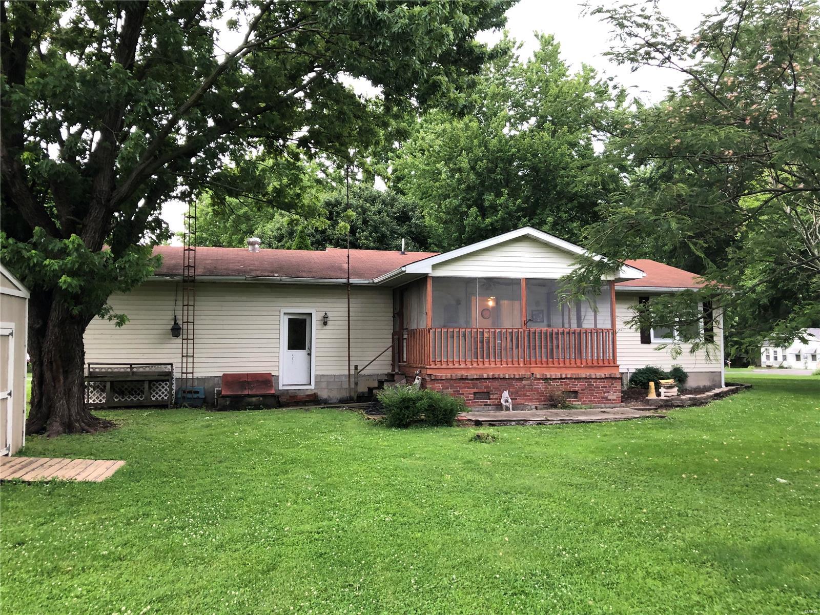 606 Madison Street Kane, IL 62054 - Photo 5 of 45