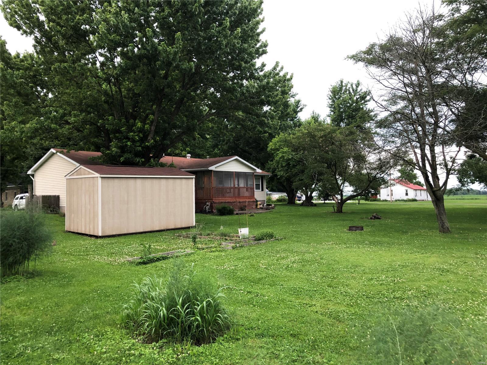 606 Madison Street Kane, IL 62054 - Photo 7 of 45
