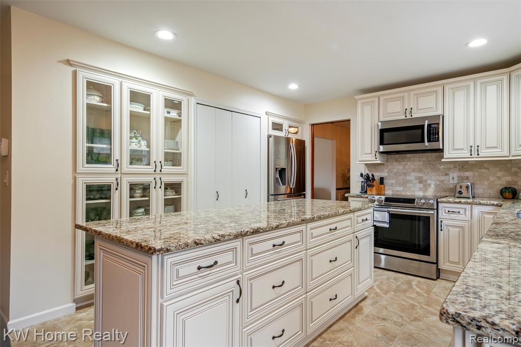 23935 Drake Road Farmington, MI 48335 - Photo 10 of 70