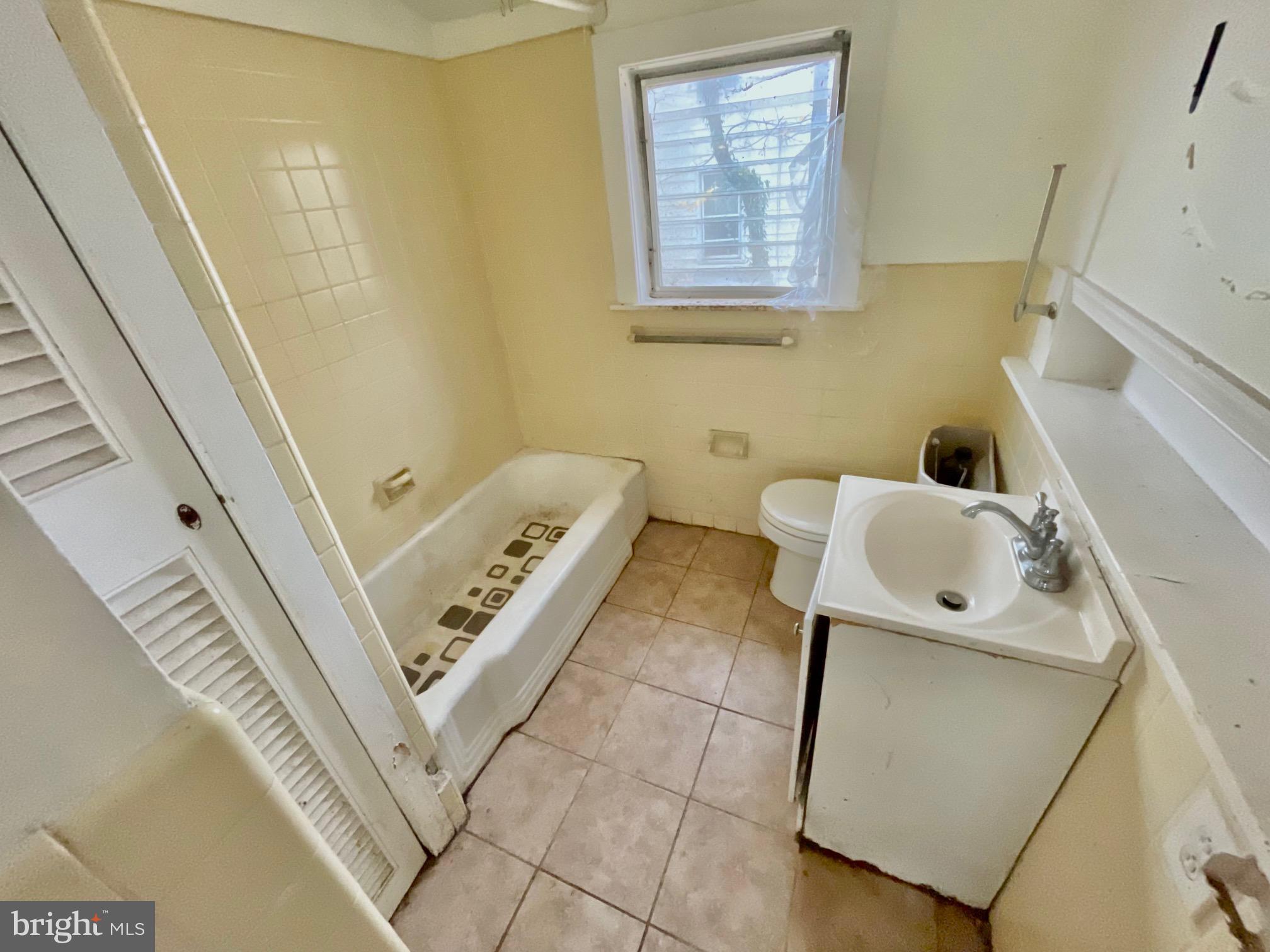 7723 Mill Road Elkins Park, PA 19027 - Photo 8 of 17 a bathroom with a bathtub
