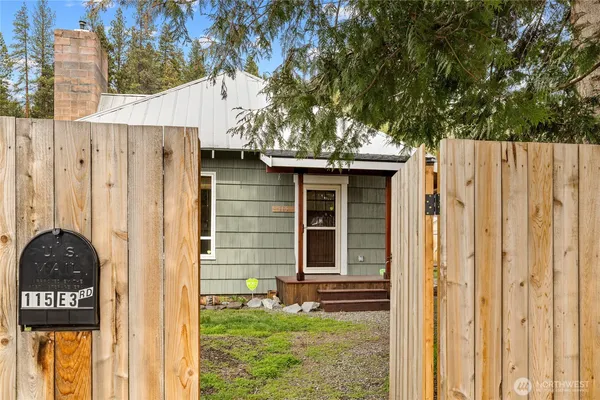 $425,000 | 115 East 3rd Street, Cle Elum, WA 98922