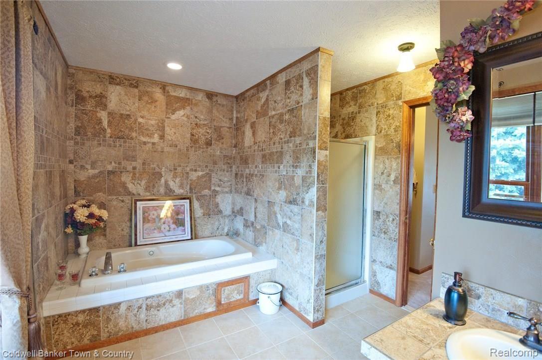 5100 Byron Road Howell, MI 48855 - Photo 12 of 58 image.jpg