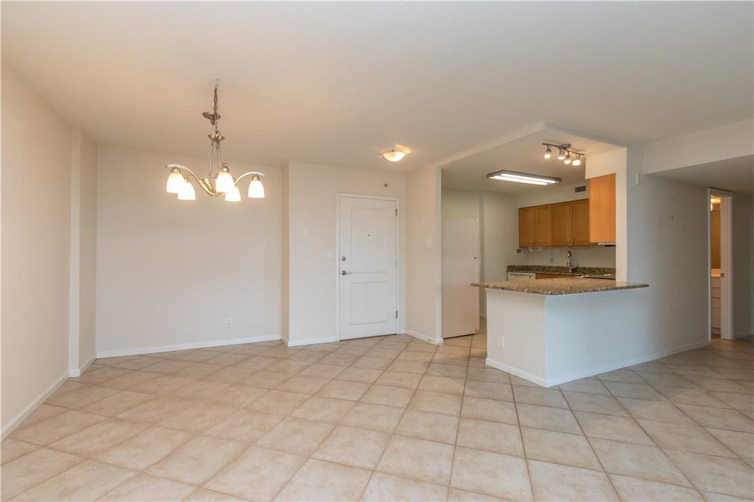 1000 Spanish River Road, Unit 3U Boca Raton, FL 33432 - Photo 16 of 28 Dining and kitchen