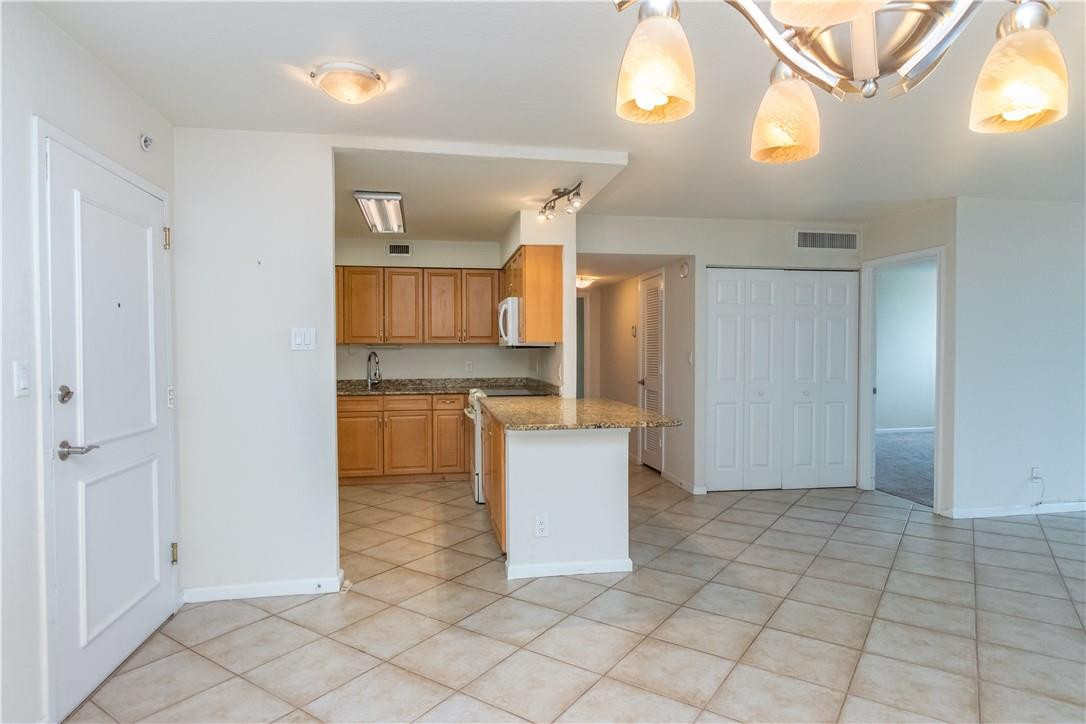 1000 Spanish River Road, Unit 3U Boca Raton, FL 33432 - Photo 18 of 28 Entry