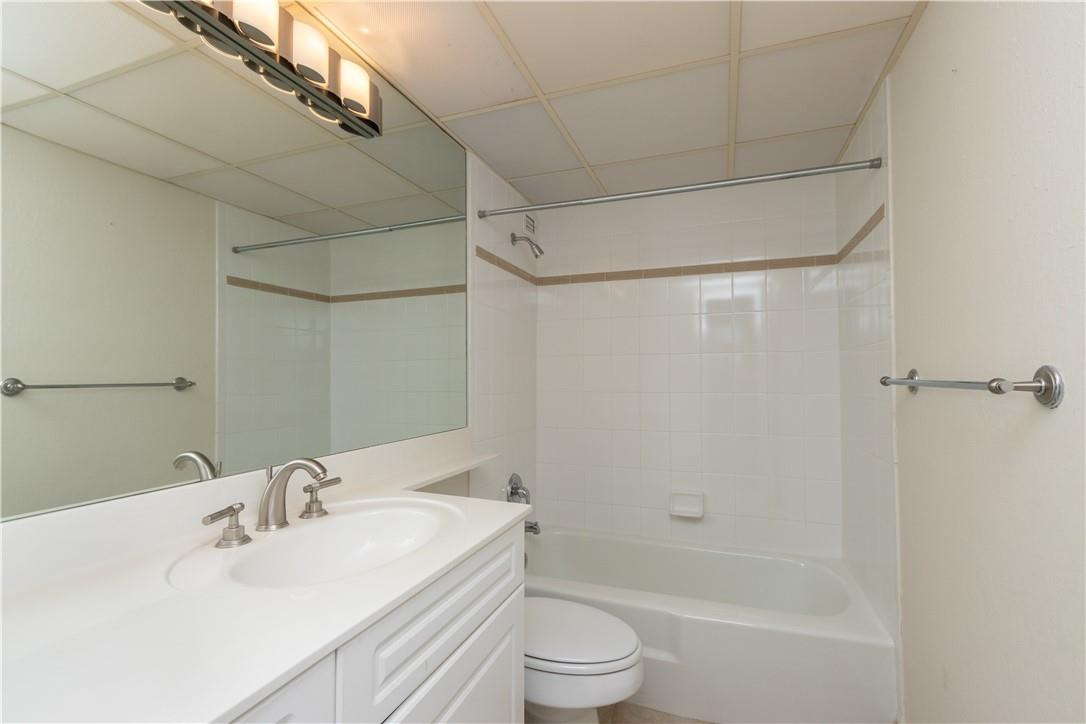 1000 Spanish River Road, Unit 3U Boca Raton, FL 33432 - Photo 21 of 28 En Suite Master Bath