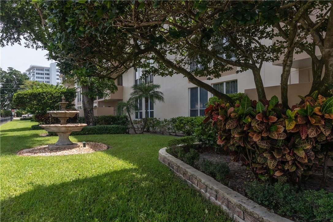 1000 Spanish River Road, Unit 3U Boca Raton, FL 33432 - Photo 8 of 28 Well kept grounds at Boca View Condos.
