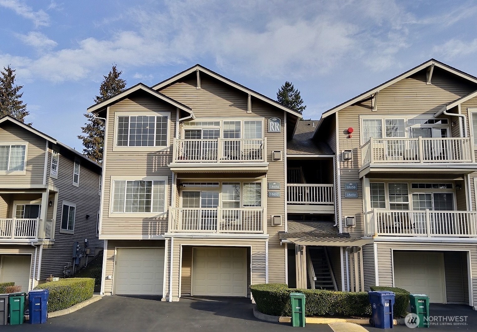 18652 Northeast 55th Way Redmond, WA 98052 - Photo 1 of 37