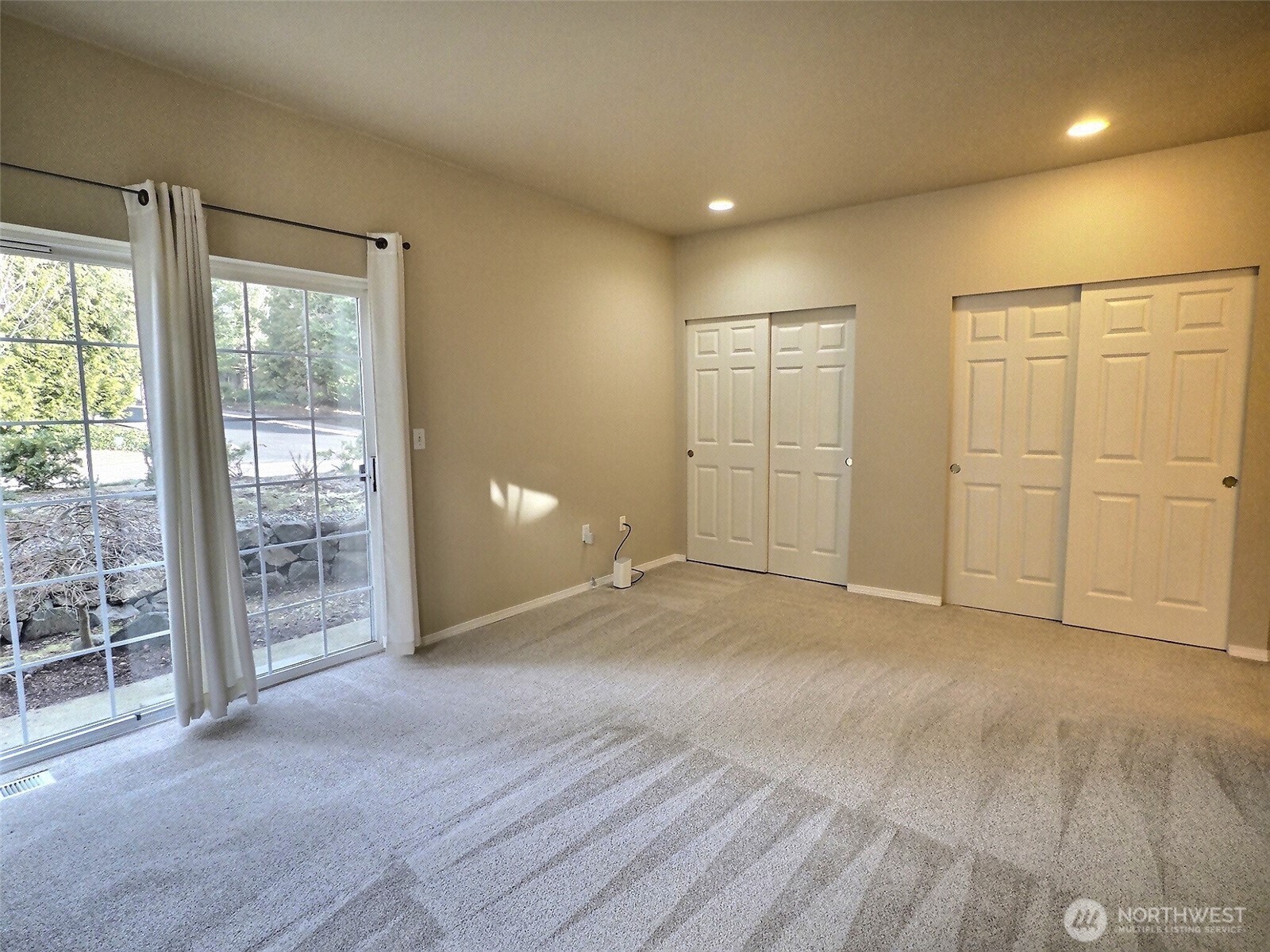 18652 Northeast 55th Way Redmond, WA 98052 - Photo 15 of 37